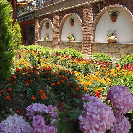 אקיאקה Hotel Azmakhan מראה חיצוני תמונה