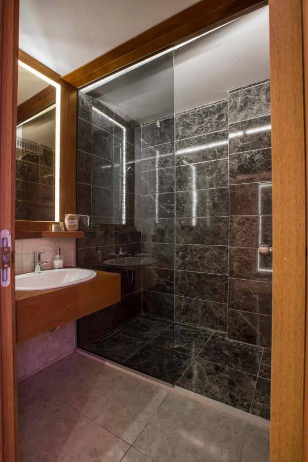 אקיאקה Hotel Azmakhan מראה חיצוני תמונה