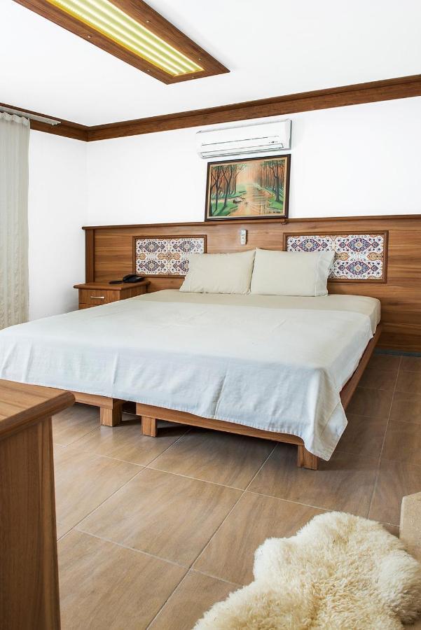 אקיאקה Hotel Azmakhan מראה חיצוני תמונה