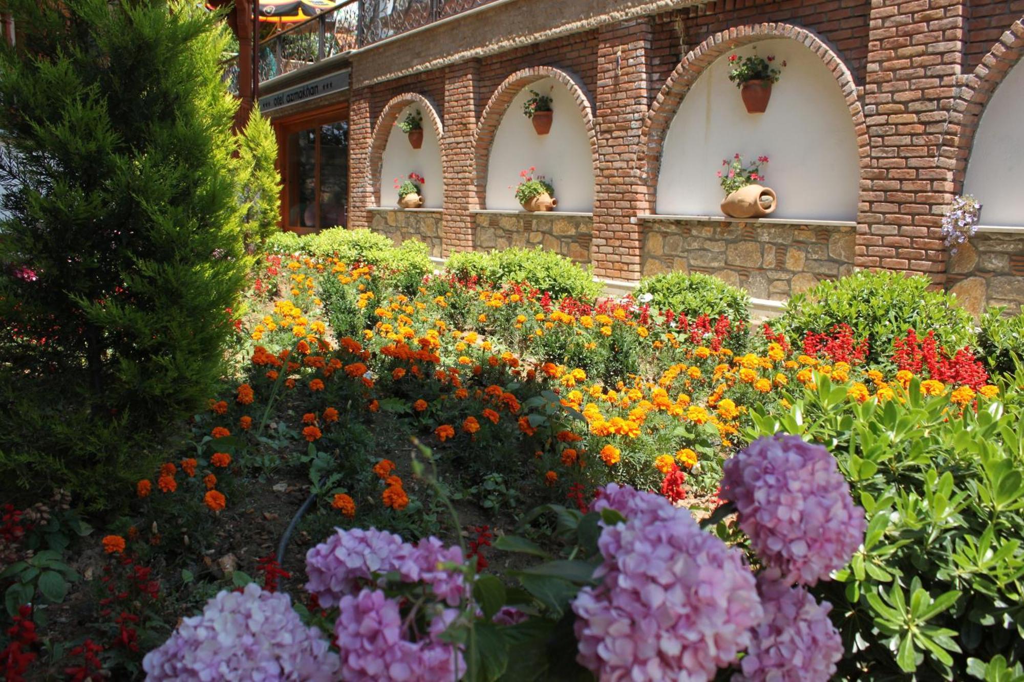 אקיאקה Hotel Azmakhan מראה חיצוני תמונה