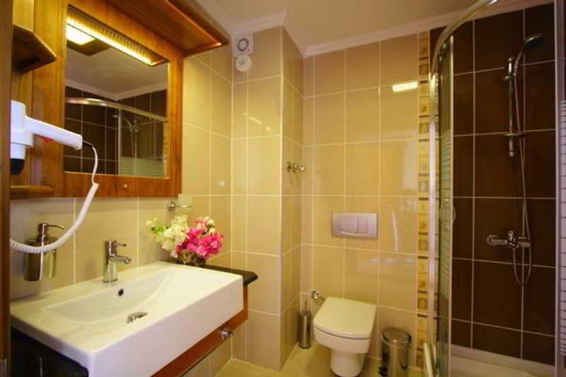 אקיאקה Hotel Azmakhan מראה חיצוני תמונה