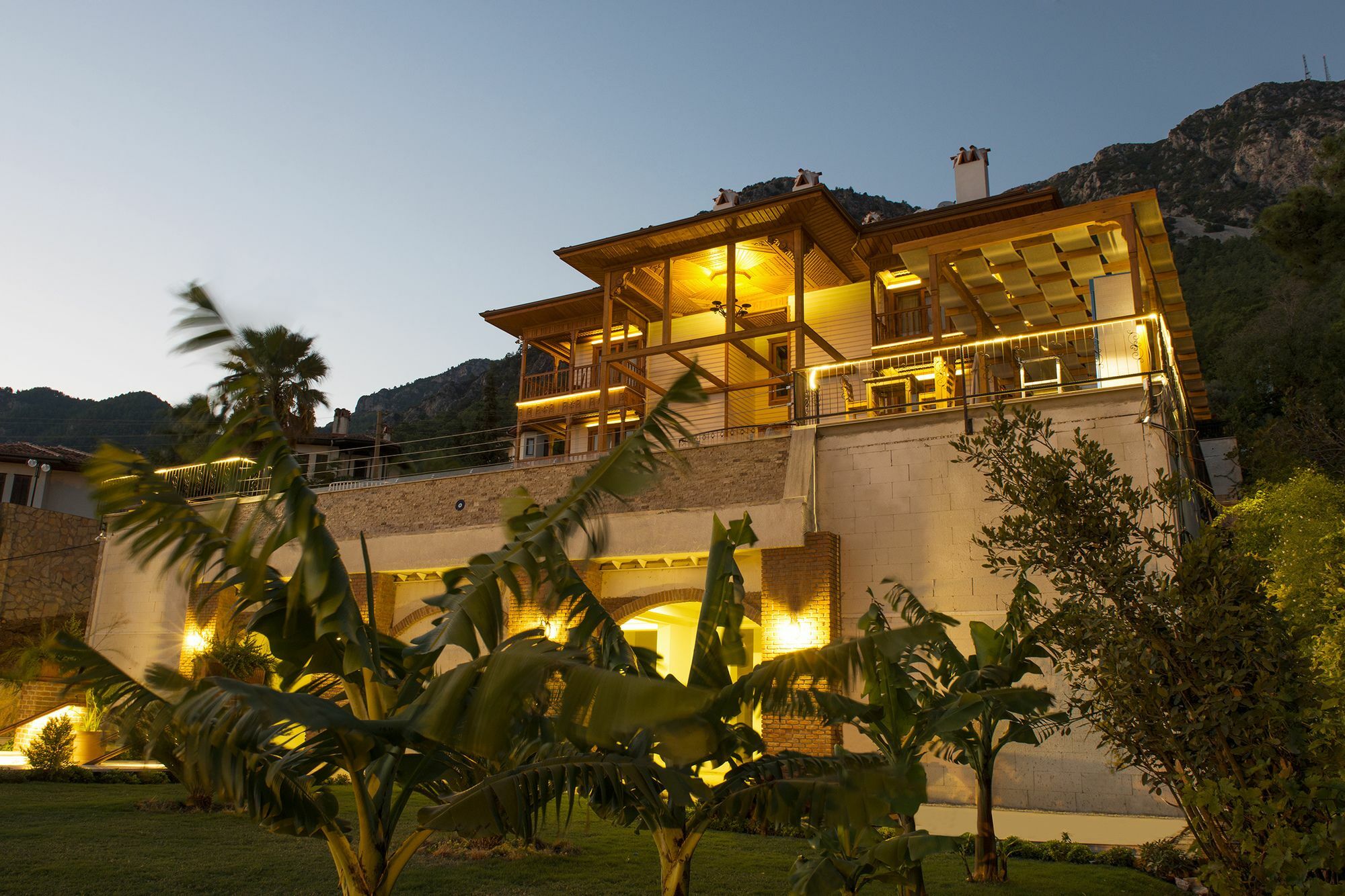 אקיאקה Hotel Azmakhan מראה חיצוני תמונה